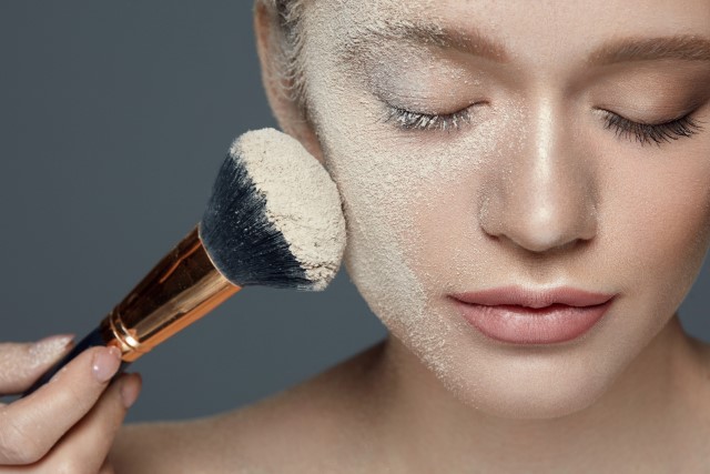 5 Bedak Tabur Translucent Terbaik, Hasilnya Bikin Make up Awet Seharian