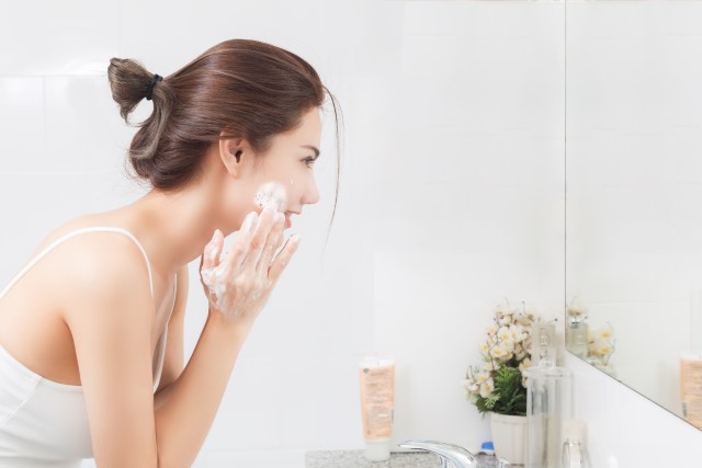 Rekomendasi Sabun Muka Untuk Kulit Berminyak dan Komedo