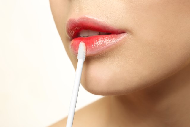 Pilihan Lip Serum yang Bagus Untuk Buat Bibirmu Lembab dan Sehat