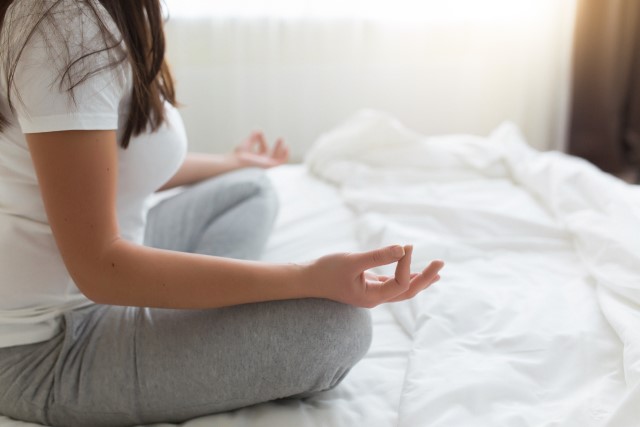 Cara Meditasi Sebelum Tidur yang Bisa Bikin Kamu Tenang Semalaman