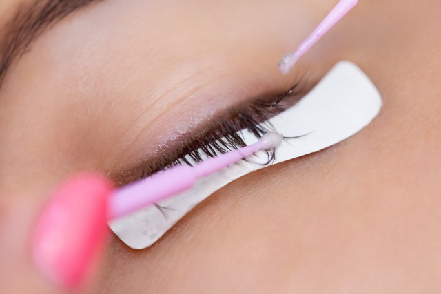 Eyelash Extensions Remover yang Bagus & Bisa Dilakukan di Rumah