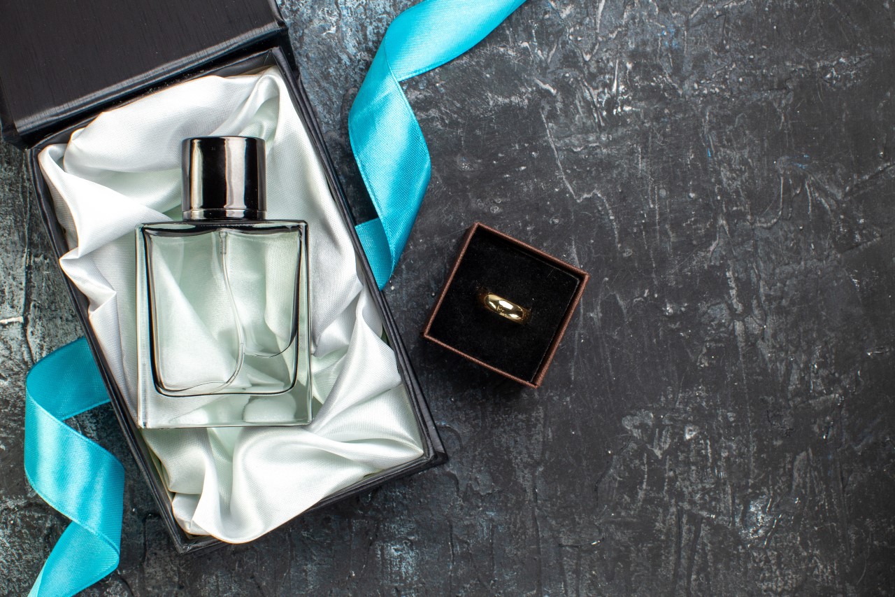 Parfum Pria Terbaik dan Tahan Lama untuk Hadiah Ulang Tahun si Kesayangan