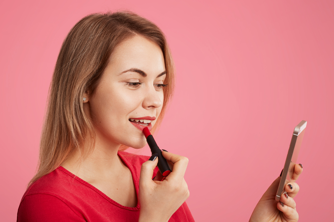 Jangan Salah Beli! Ini Tips Memilih Lipstik Sesuai Warna Kulit