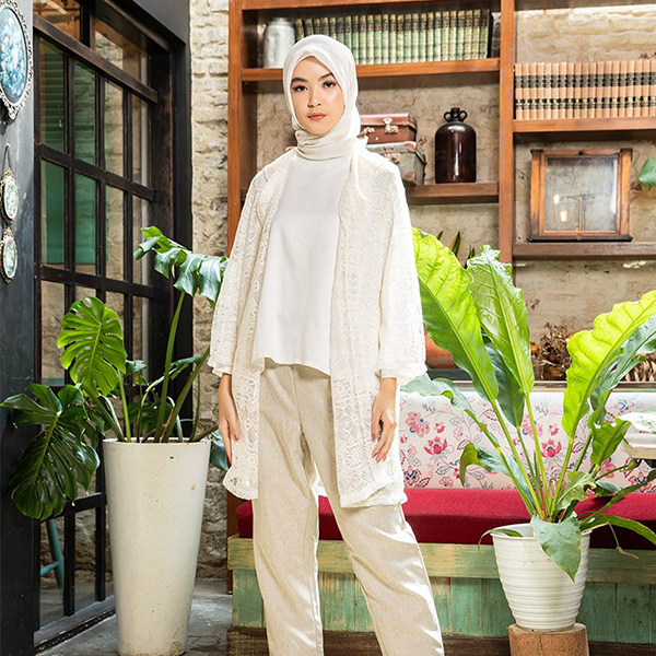 Inilah Sejumlah Baju Yang Cocok Untuk Celana Warna Cream Wanita