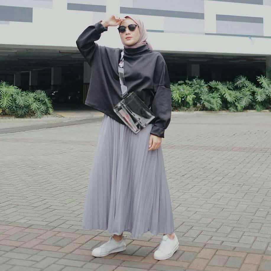 5+ Warna Rok Plisket yang Netral Selain Hitam dan Putih